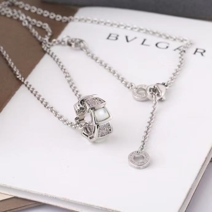 BVN39 Exquisite snake body inlaid with natural gemstones, very delicate and delicate Jewelry