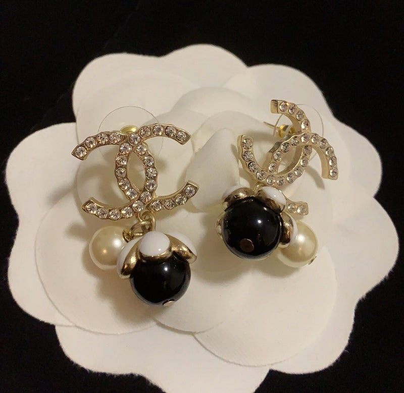 CHE137 Classic Petal Pearl Stud Earrings Jewelry
