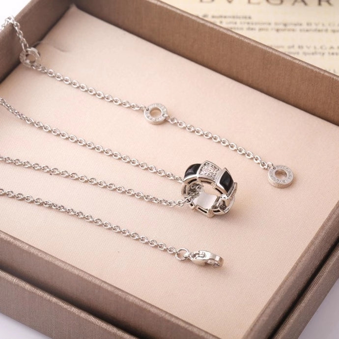 BVN39 Exquisite snake body inlaid with natural gemstones, very delicate and delicate Jewelry