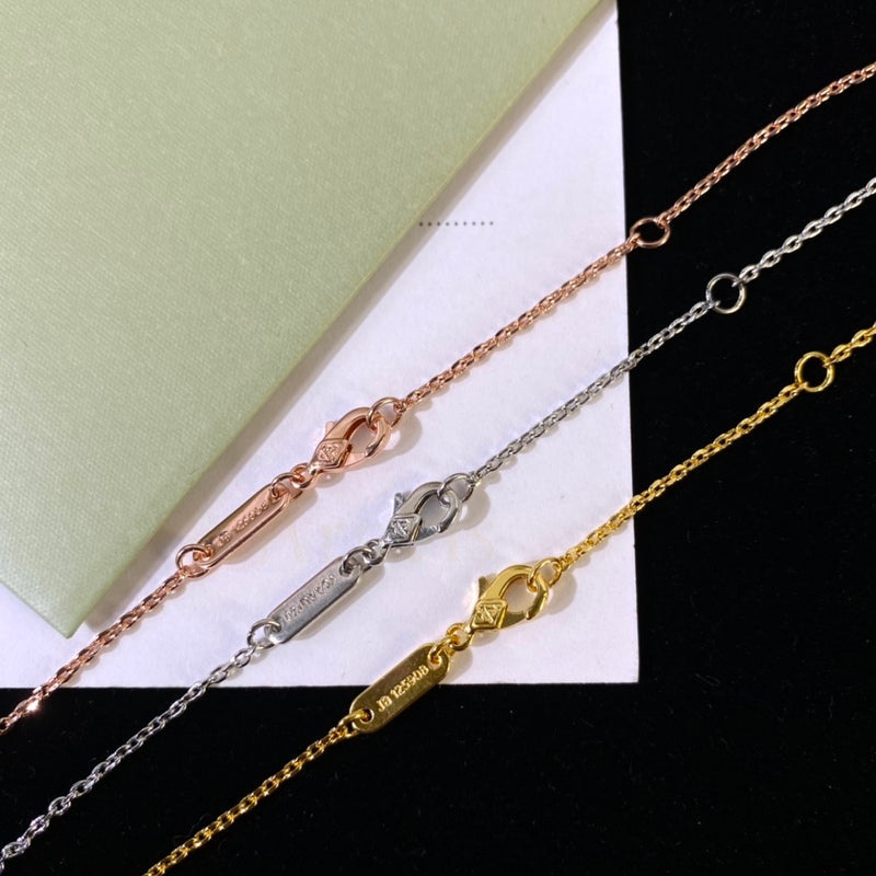VAN26 Classic flower high carbon diamond full diamond necklace with smooth and graceful lines Jewelry