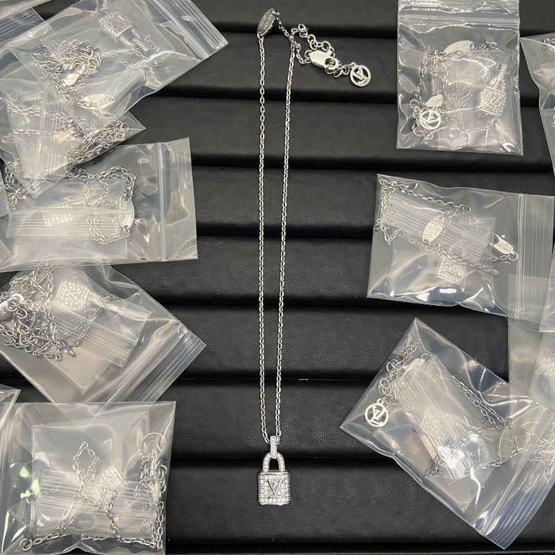 LVN020 Letter Pendant Necklace Jewelry