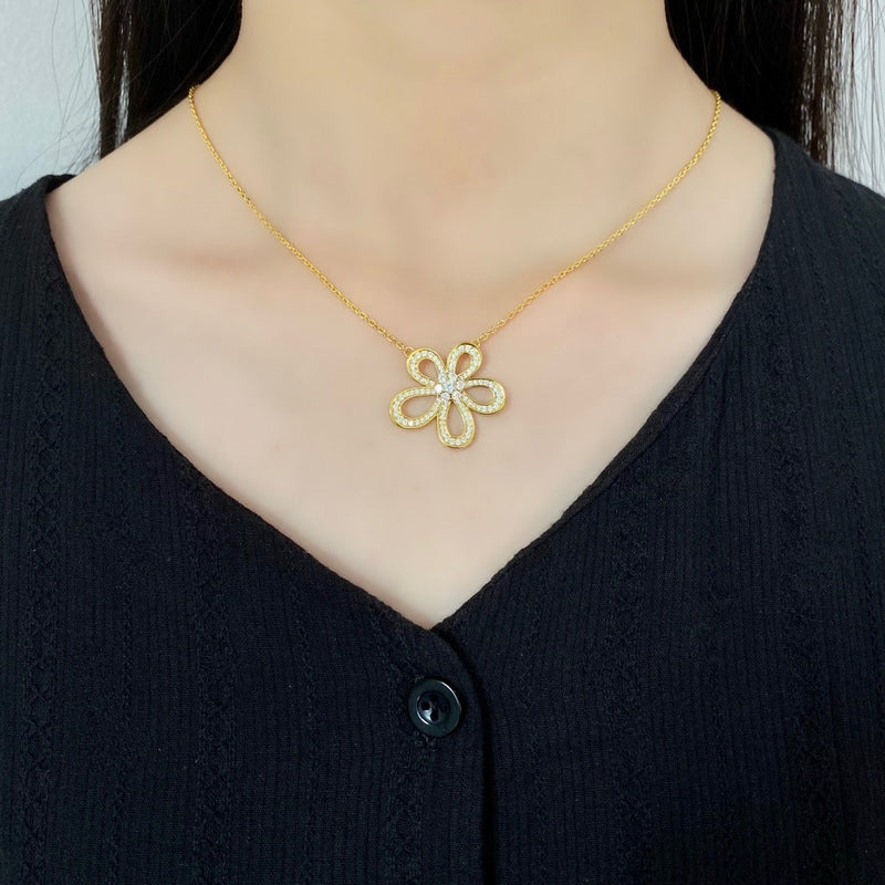 VAN26 Classic flower high carbon diamond full diamond necklace with smooth and graceful lines Jewelry