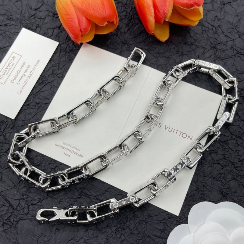 LVN026 Classic chequered suit Jewelry