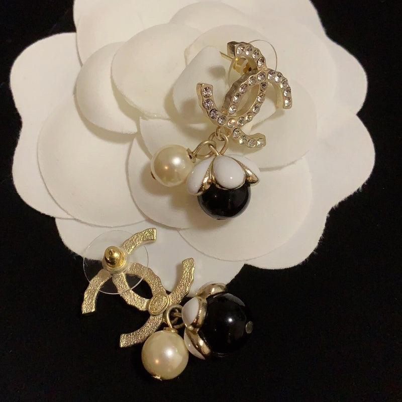 CHE137 Classic Petal Pearl Stud Earrings Jewelry