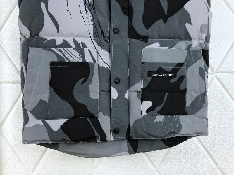 DEC10 Canada Goose High Quality 1:1 New Unisex Down jacket for women and men Navy camouflage
