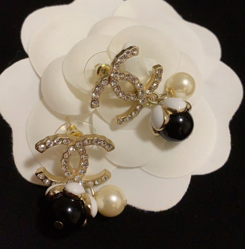 CHE137 Classic Petal Pearl Stud Earrings Jewelry