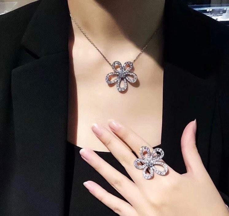 VAN26 Classic flower high carbon diamond full diamond necklace with smooth and graceful lines Jewelry