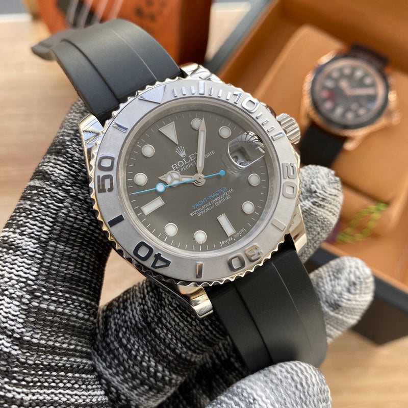 RW21  Mechanical watch with comfortable rubber strapCITIZEN movement