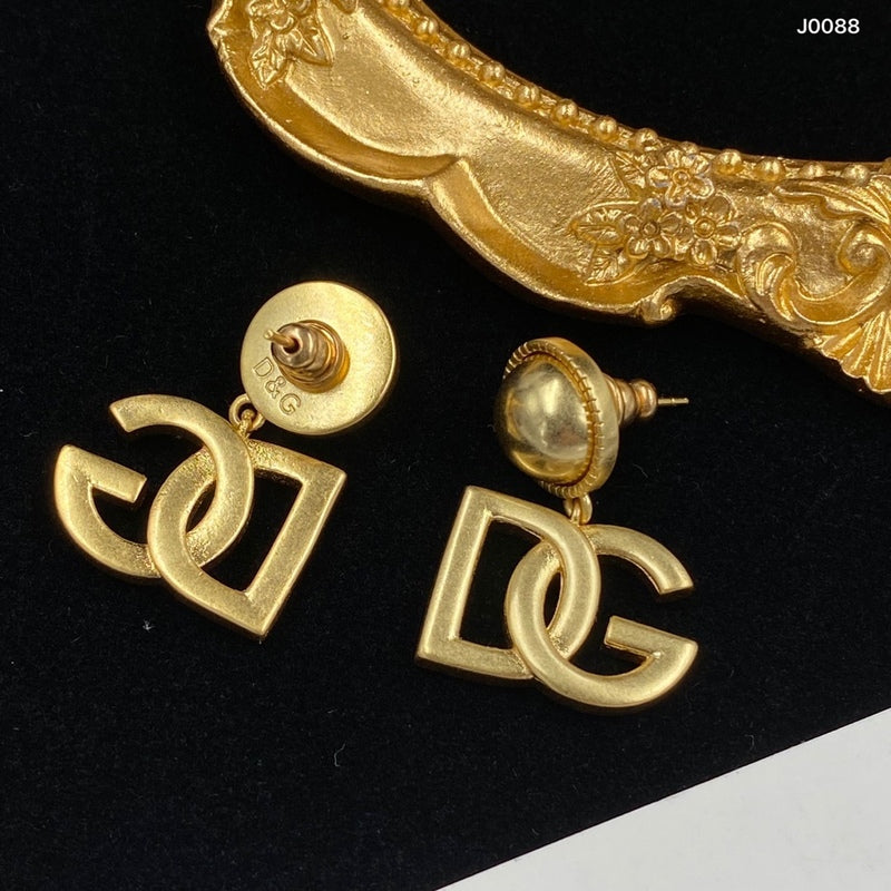 DGE2 Woman fashion alloy earrings  Jewelry